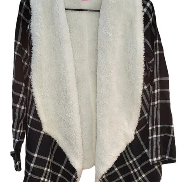 No Boundaries Black and White Plaid Cardigan with Faux Fur - Picture 2 of 3